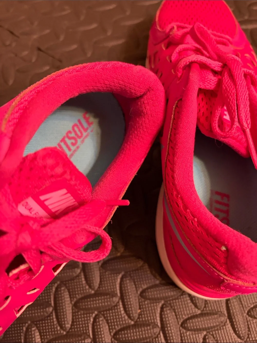 Dual Fusion Nike Women’s Bright Pink Athletic rynning Lace-Up Sneakers